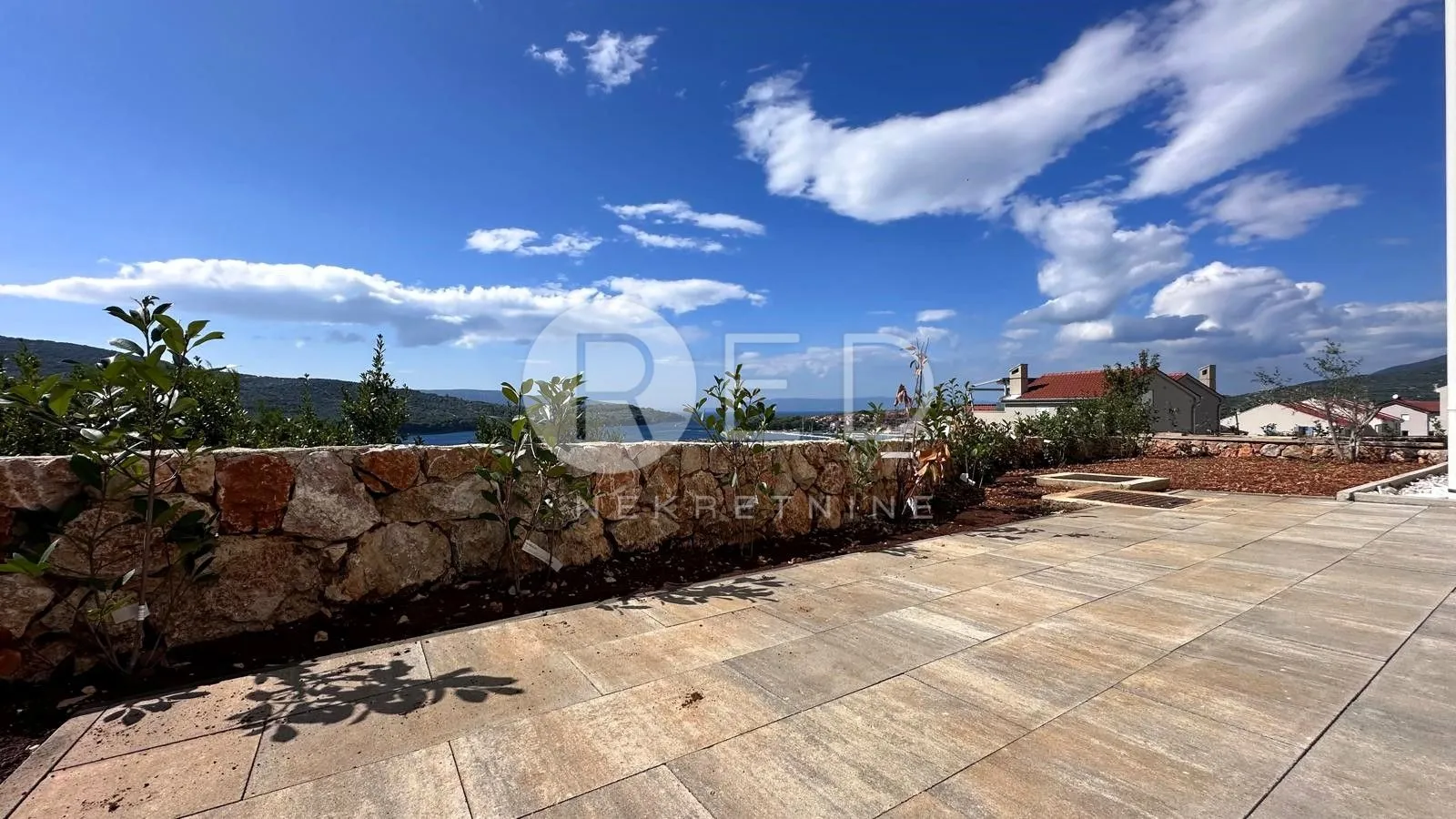 otok cres, cres - stan u prizemlju, 2s+db, 97,60 m2 - slika 3
