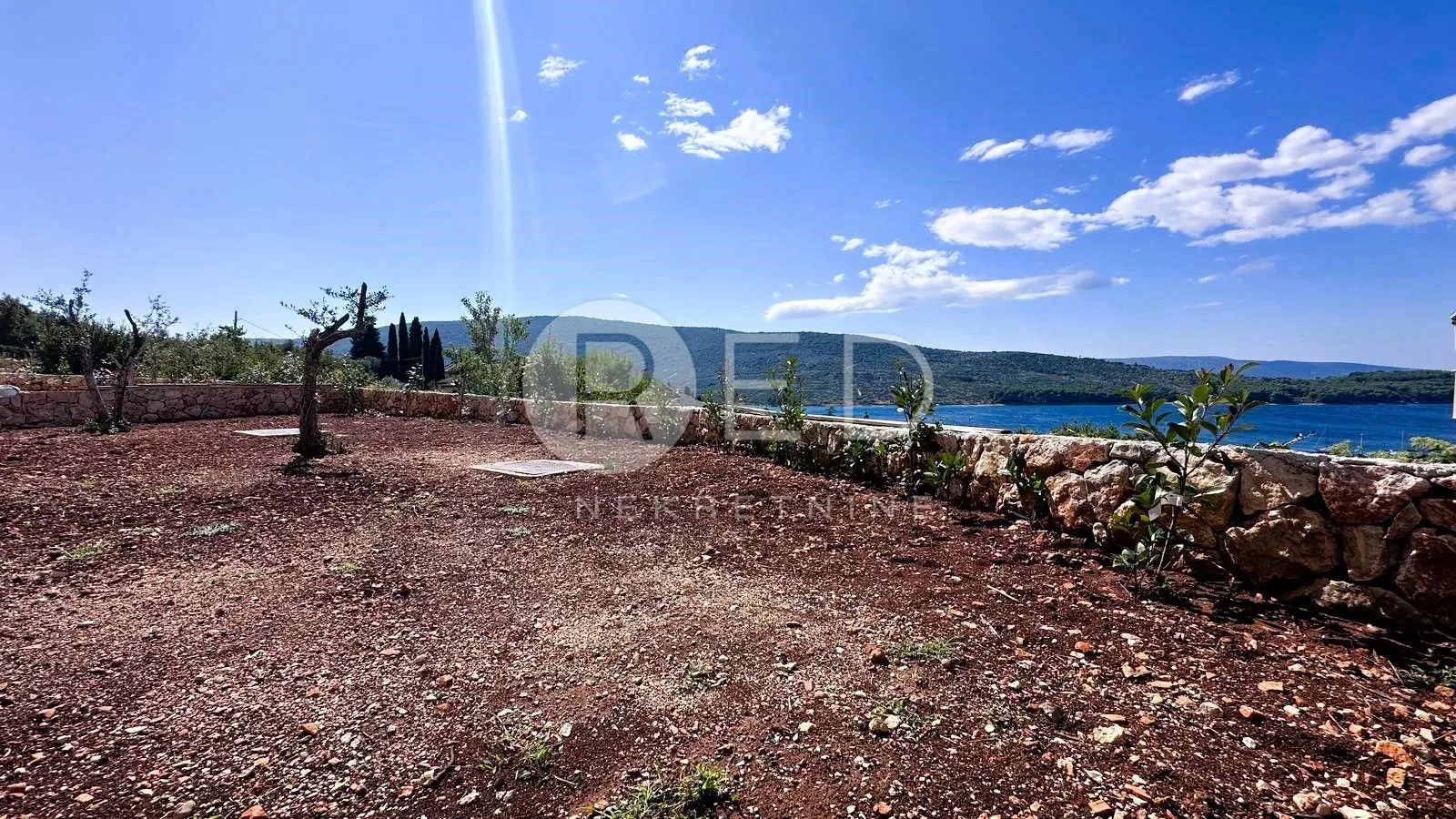 otok cres, cres - stan u prizemlju, 2s+db, 99 m2 - slika 2