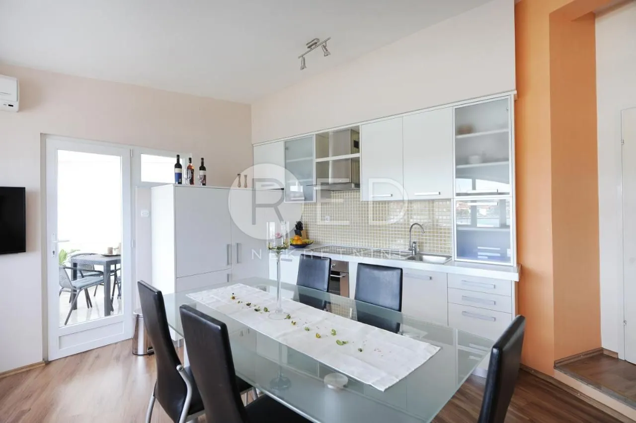 uhodan restoran i 2 apartmana 5 metara od mora - bibinje, zadar - slika 5