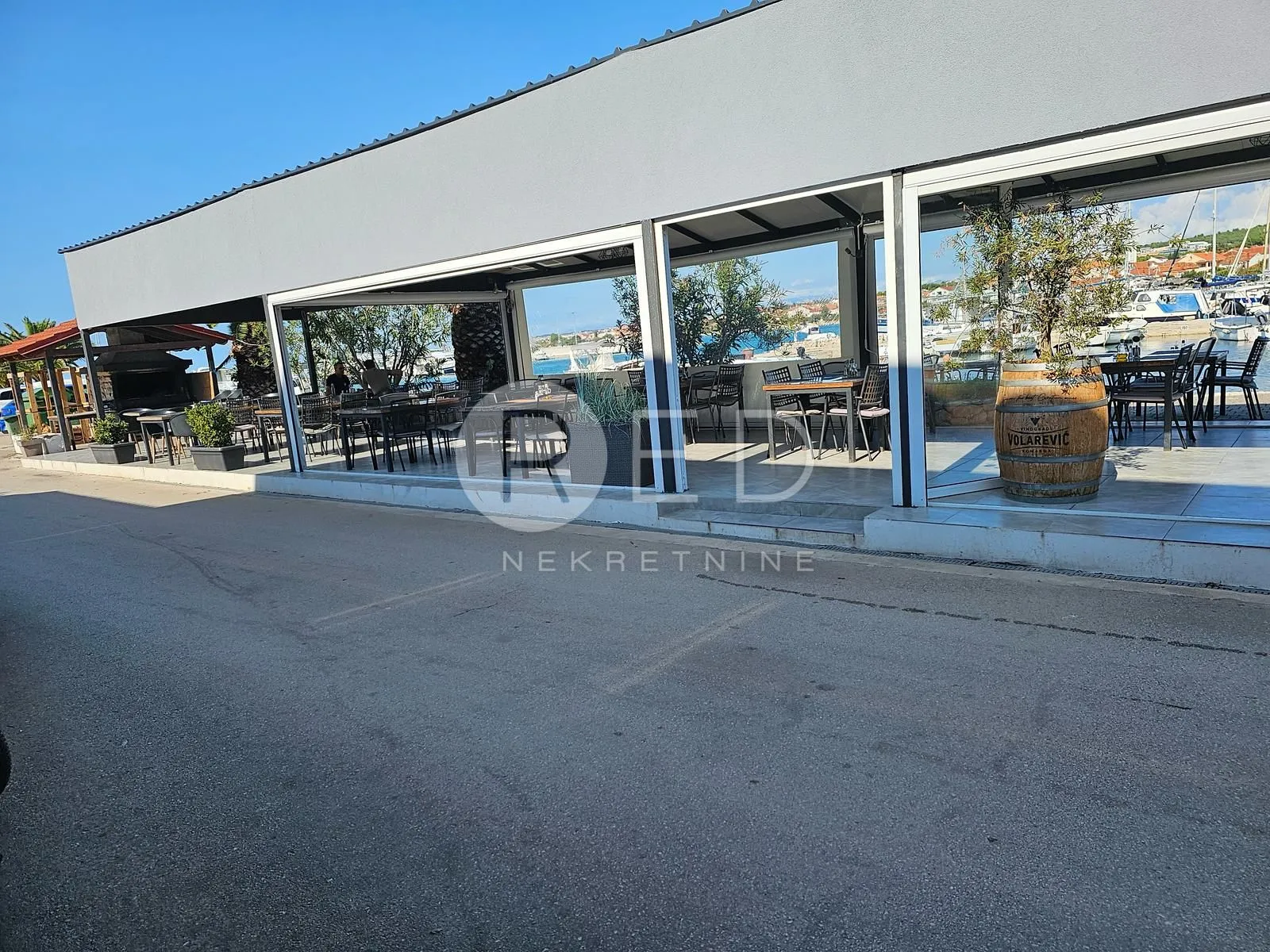 uhodan restoran i 2 apartmana 5 metara od mora - bibinje, zadar - slika 9