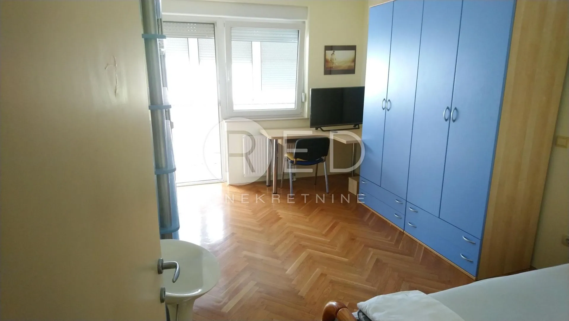 prostrani stan 178 m2 - centar grada - slika 19