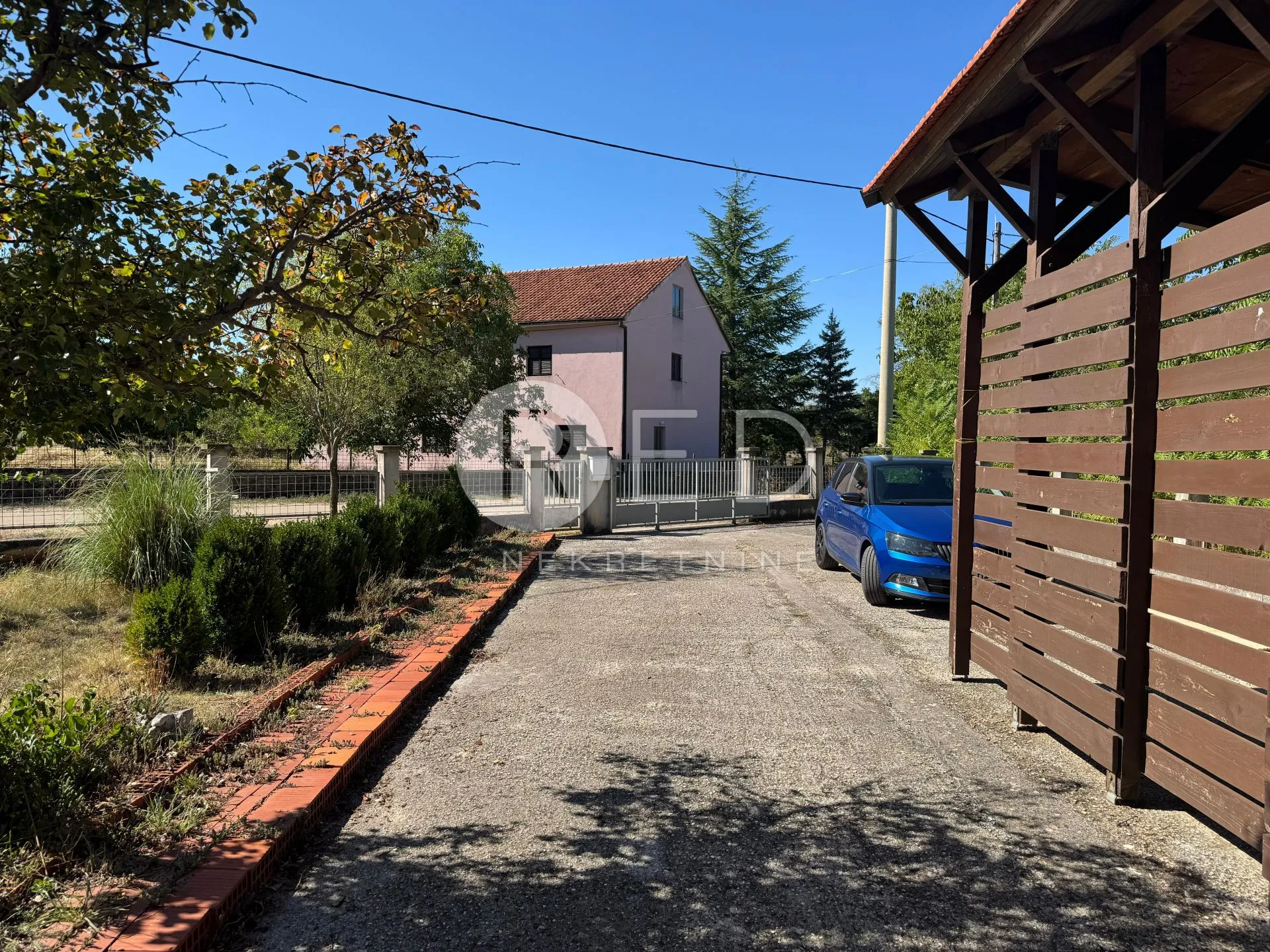kuća katnica sa dvorištem i garažom - planjanje gornje - slika 20