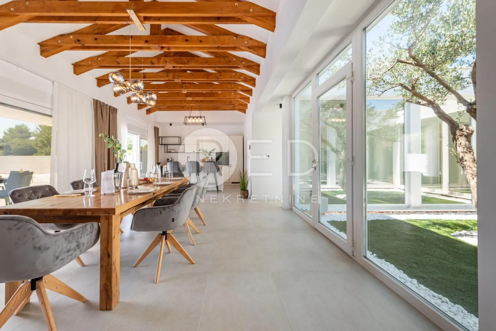 prekrasna vila s bazenom i 4 spavaće sobe - pridraga, zadarska - slika 8