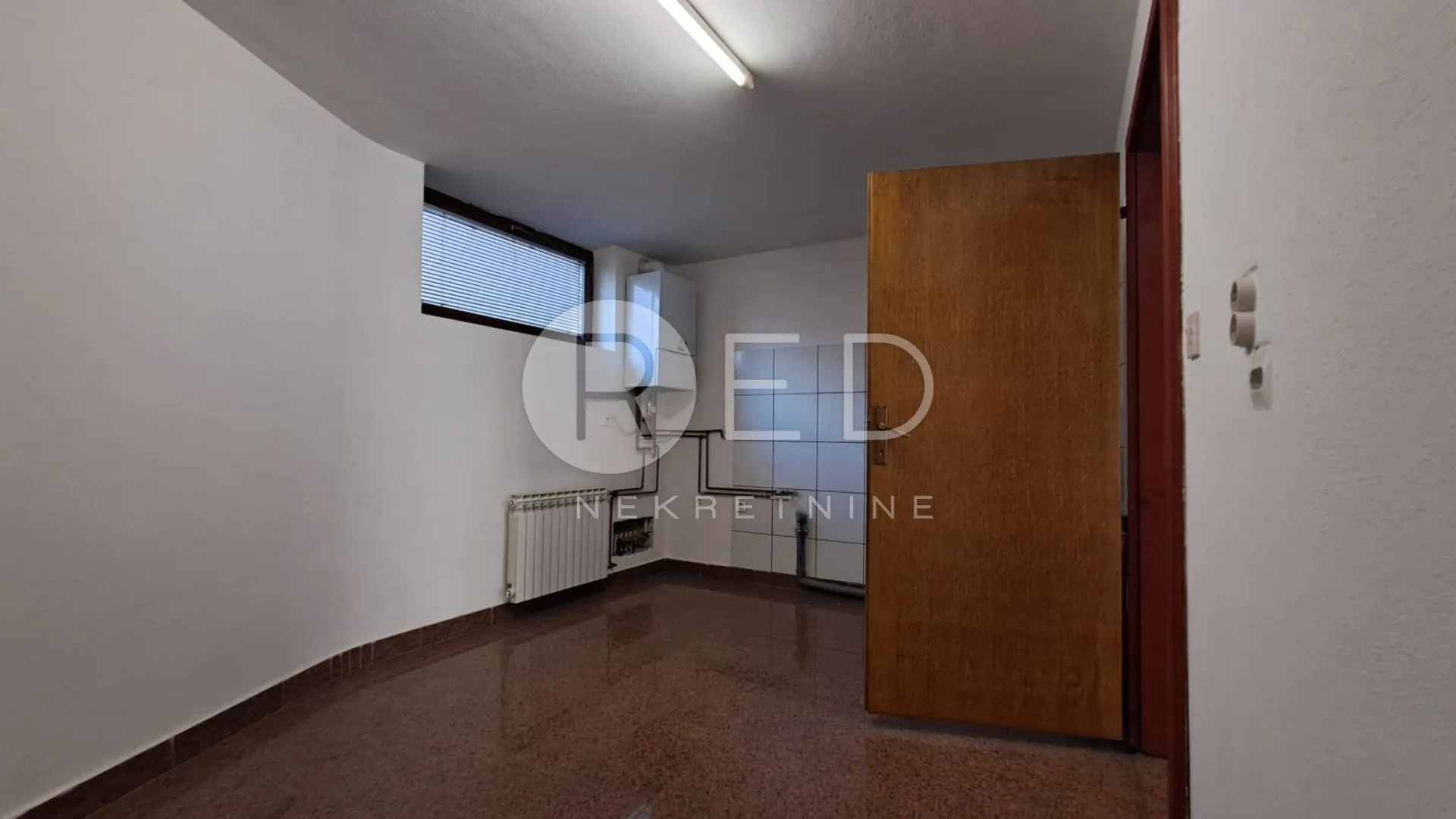požega poslovni prostor 80m2 centar+parking - slika 5