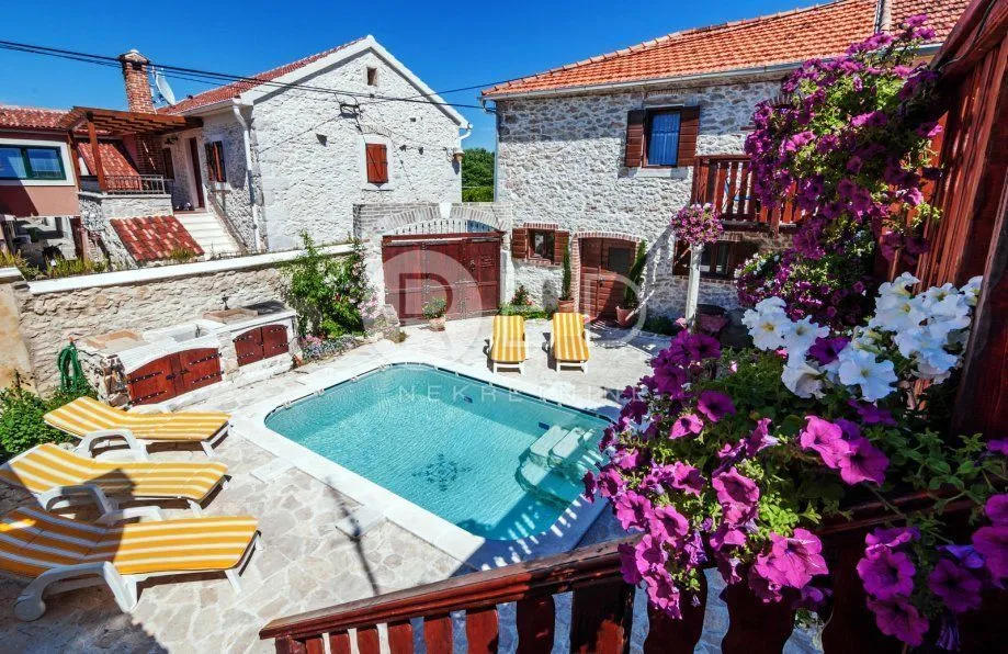 zadar kuća 6 studio apartmana s bazenom - slika 7