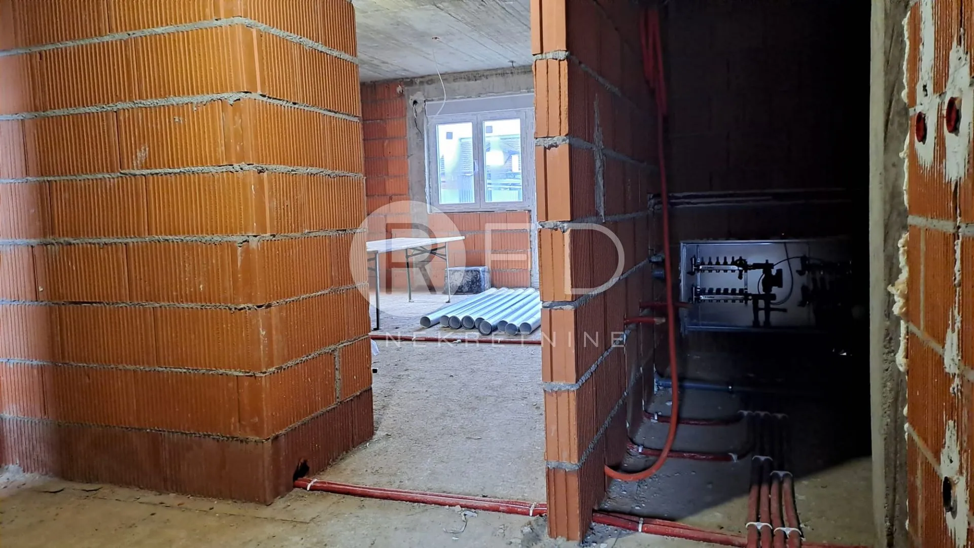 sl.brod stan prizemlje+vrt 79,5m2 kolonija - slika 5