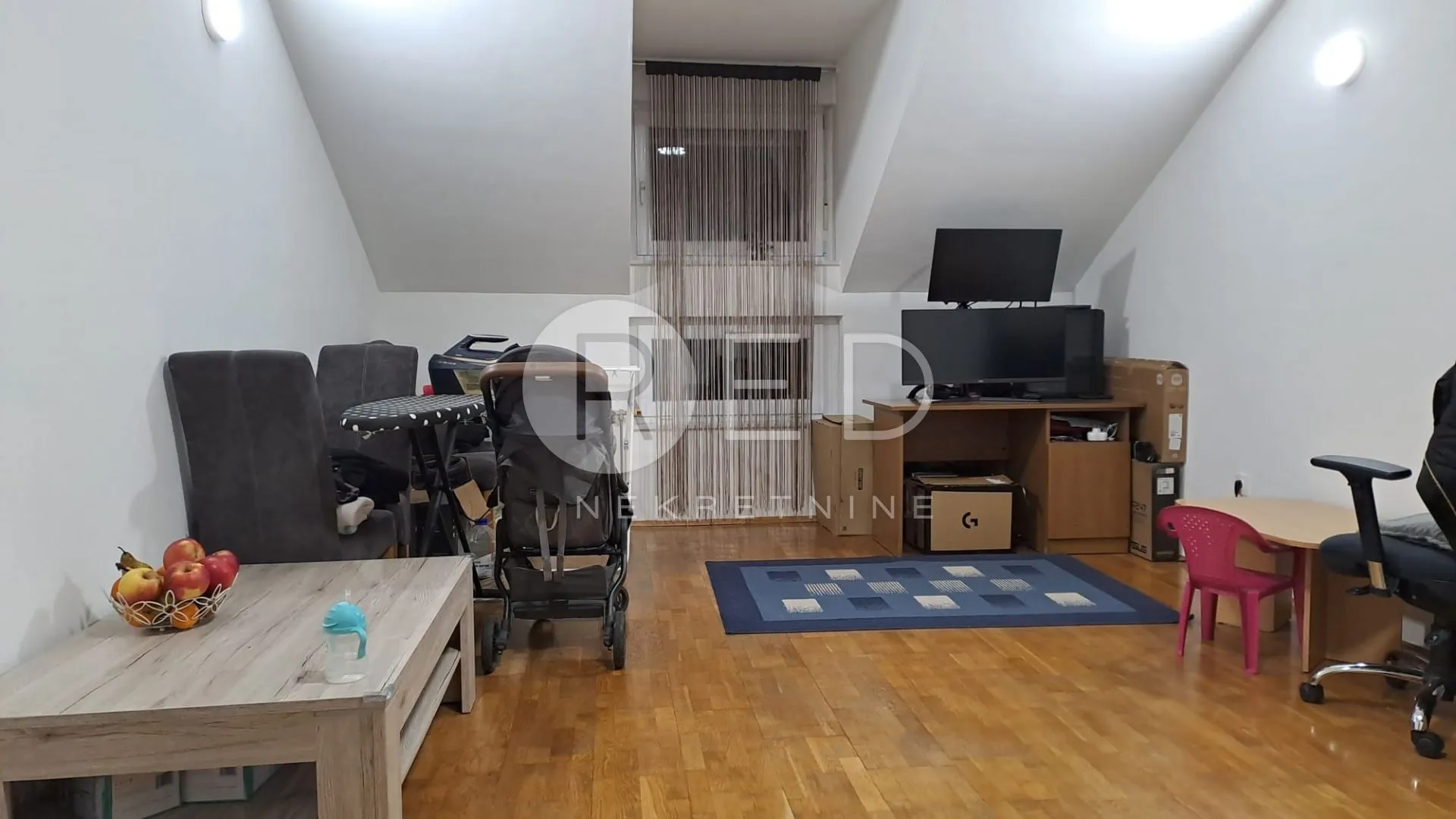 sl.brod stan centar 90m2 3.kat lift - slika 6