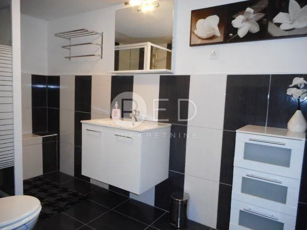 zadar kuća 6 studio apartmana s bazenom - slika 9