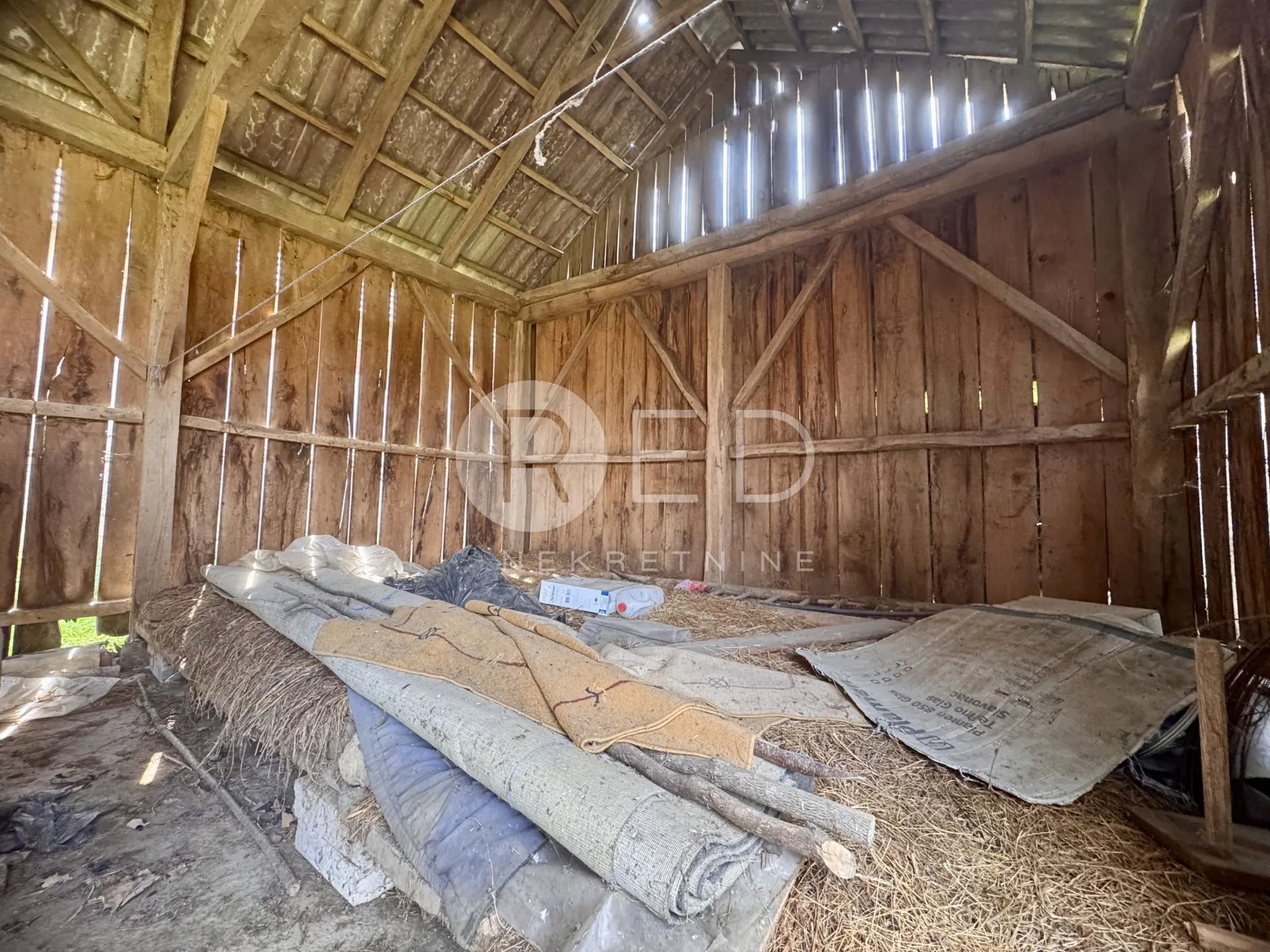 kuća 100m2 i gospodarske zgrade 156m2, u okolici pisarovine - slika 22