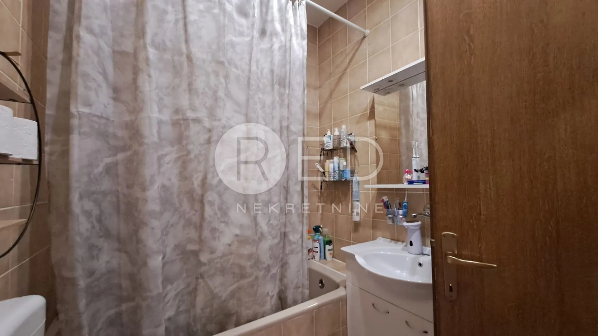 sl.brod stan centar 90m2 3.kat lift - slika 15