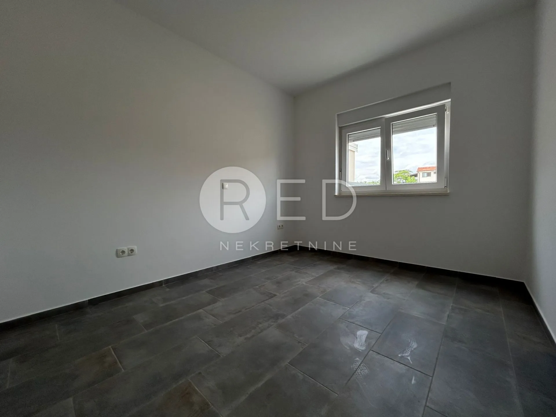apartman u blizini mora na prodaju - privlaka - slika 8