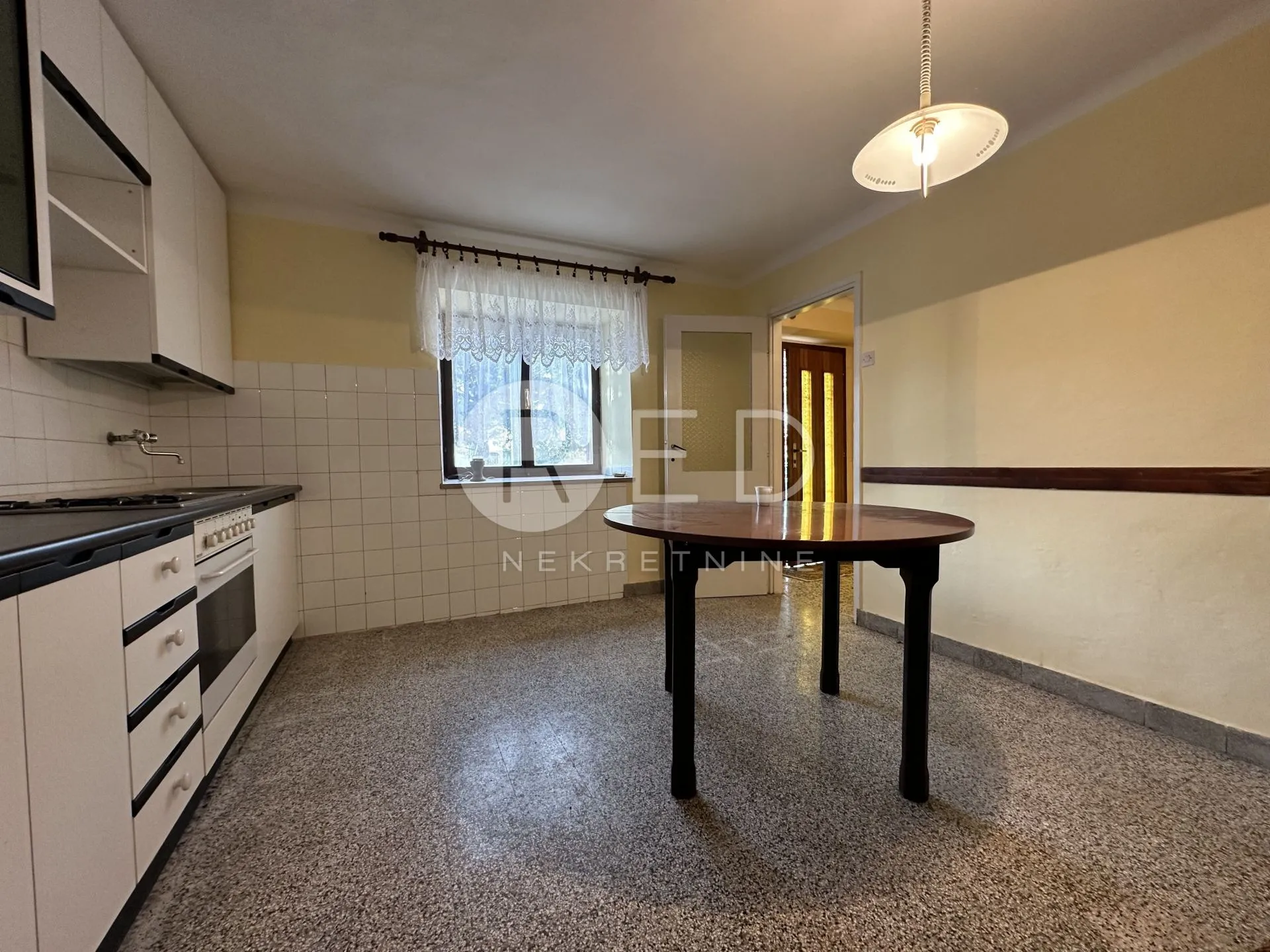 buje istra kamene kuće u nizu - slika 21