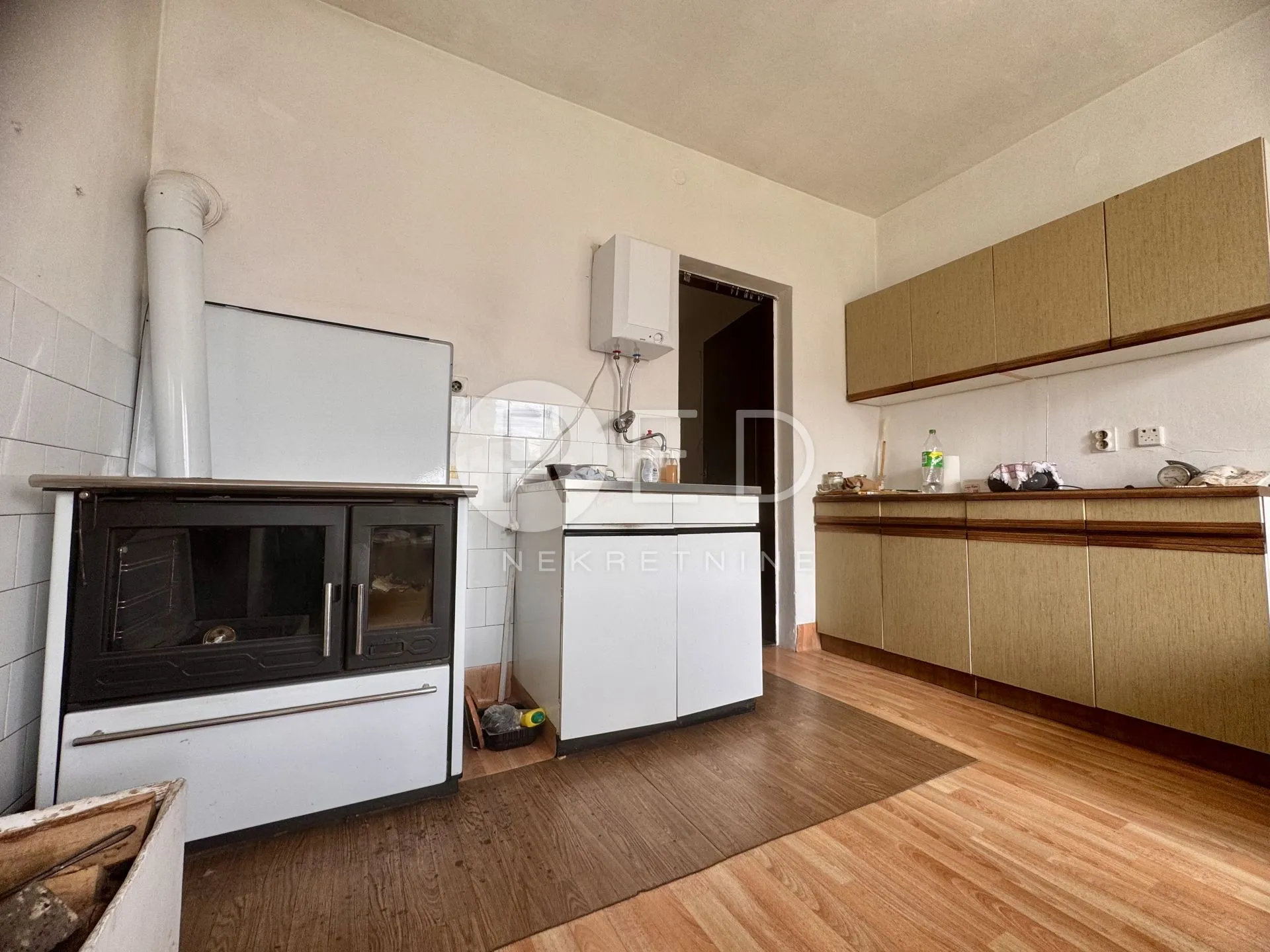 kuća 100m2 i gospodarske zgrade 156m2, u okolici pisarovine - slika 10