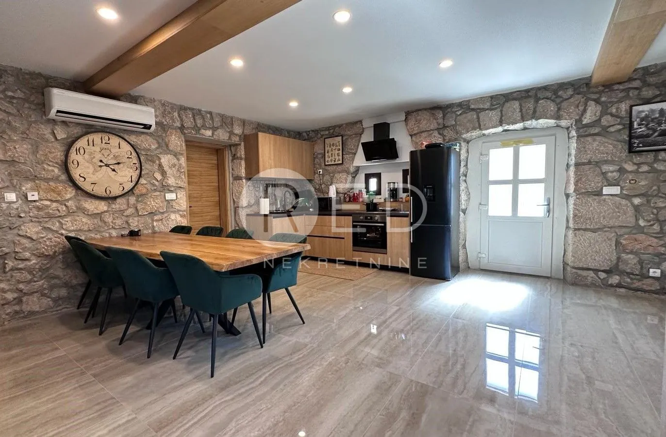 otok krk, okolica dobrinja - adaptirana starina s bazenom, 140 m2 - slika 3