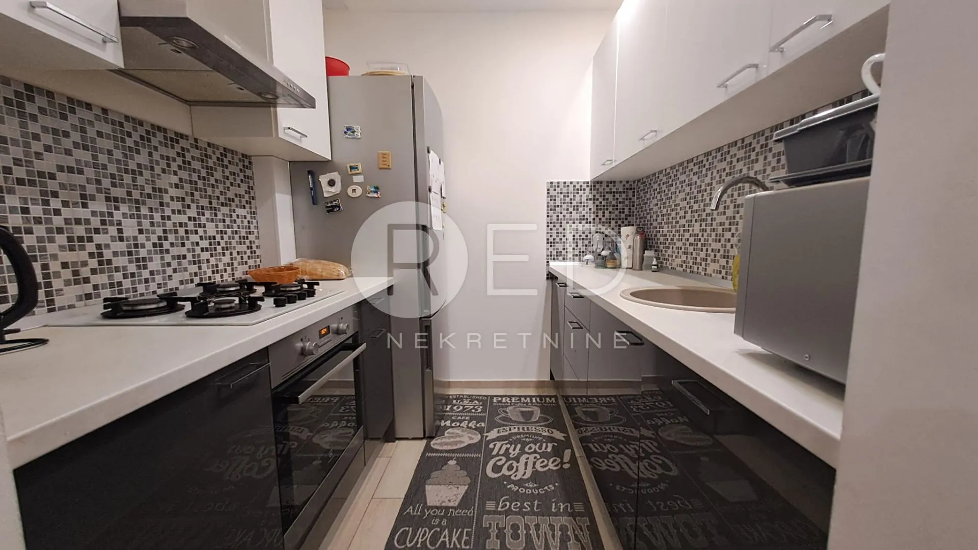 sl.brod stan centar 90m2 3.kat lift - slika 4