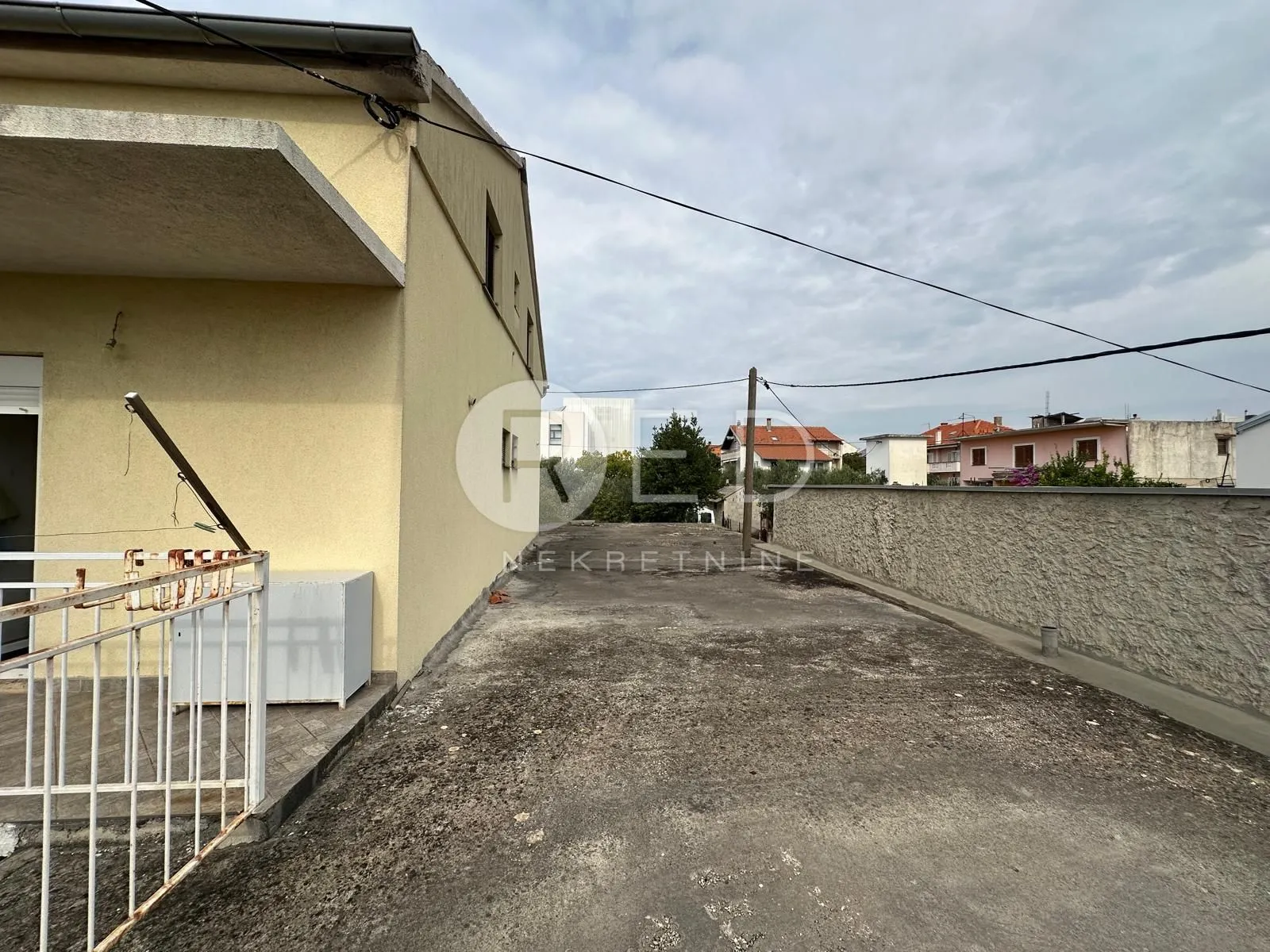 kuća s tri stambene jedinice i poslovnim prostorom na bilom brigu, zadar - slika 28