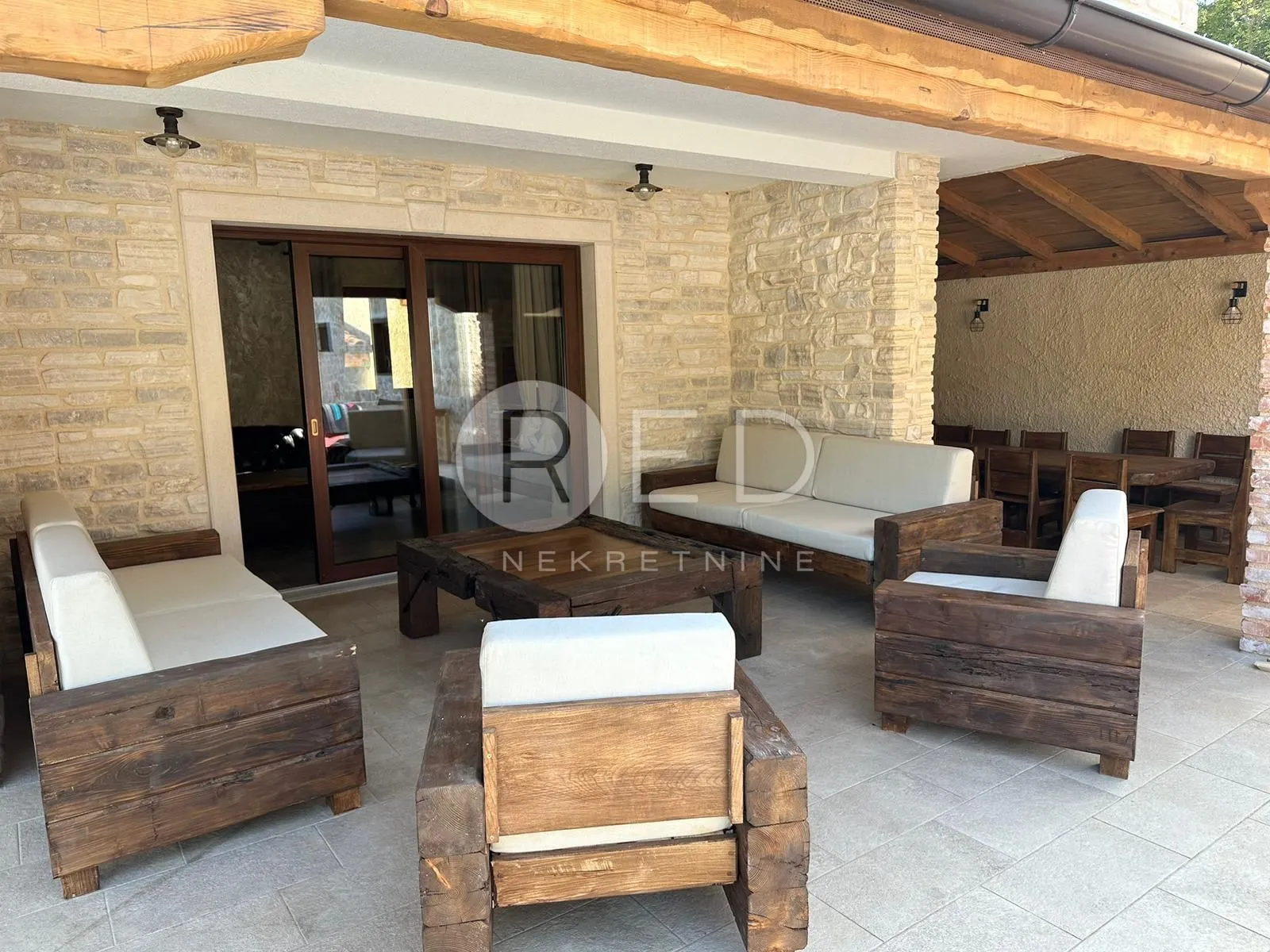 otok krk, okolica dobrinja - impresivna kamena kuća s bazenom, 220 m2 - slika 9