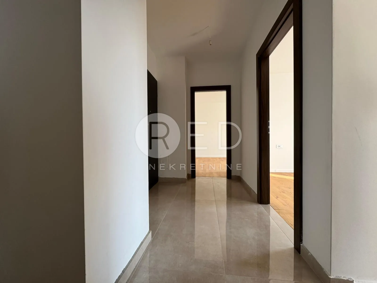 prekrasan dvosoban stan na branimirovoj obali - zadar - slika 11