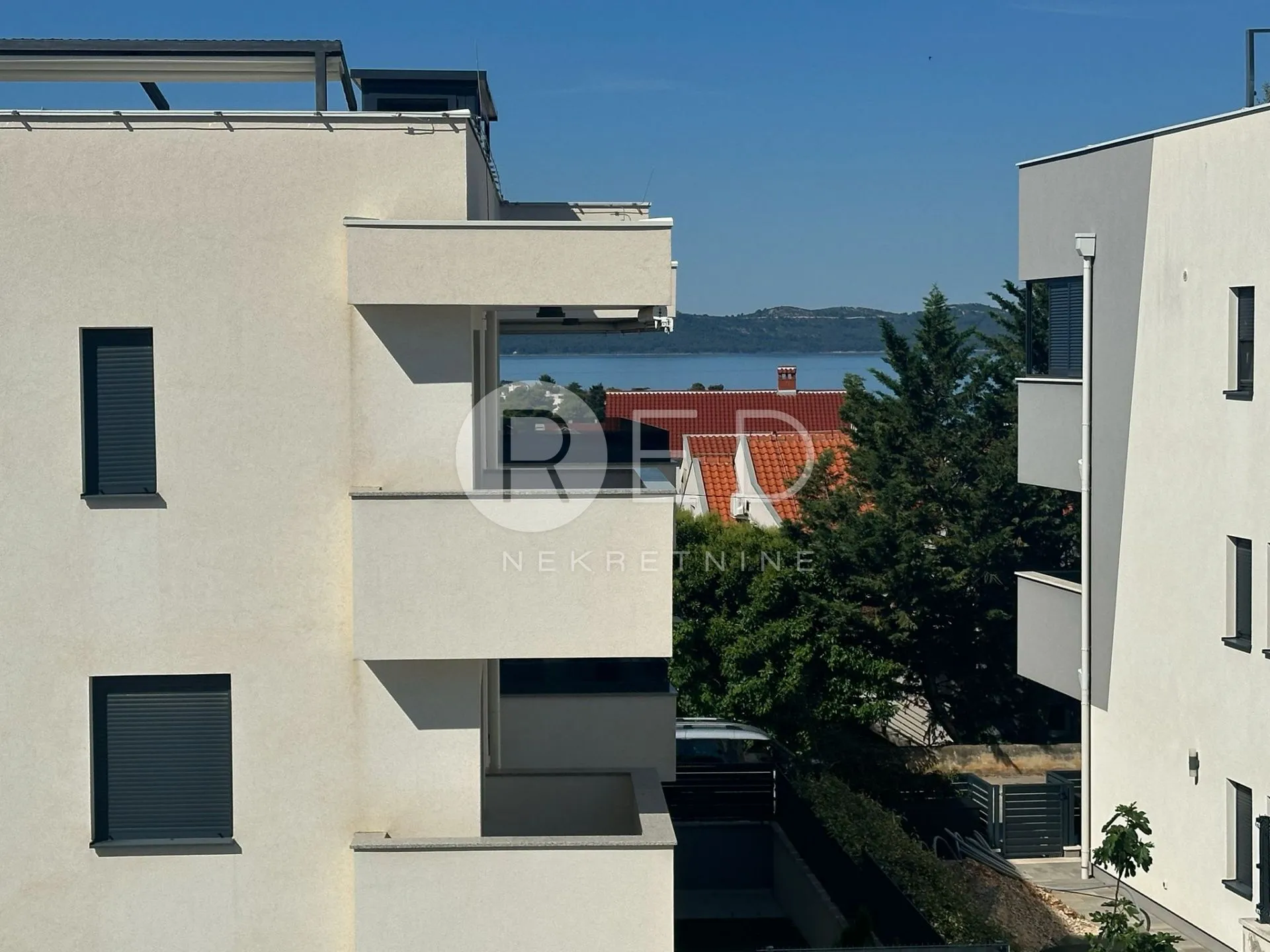 diklovac - moderan trosobni stan 81 m² s pogledom na more - slika 17