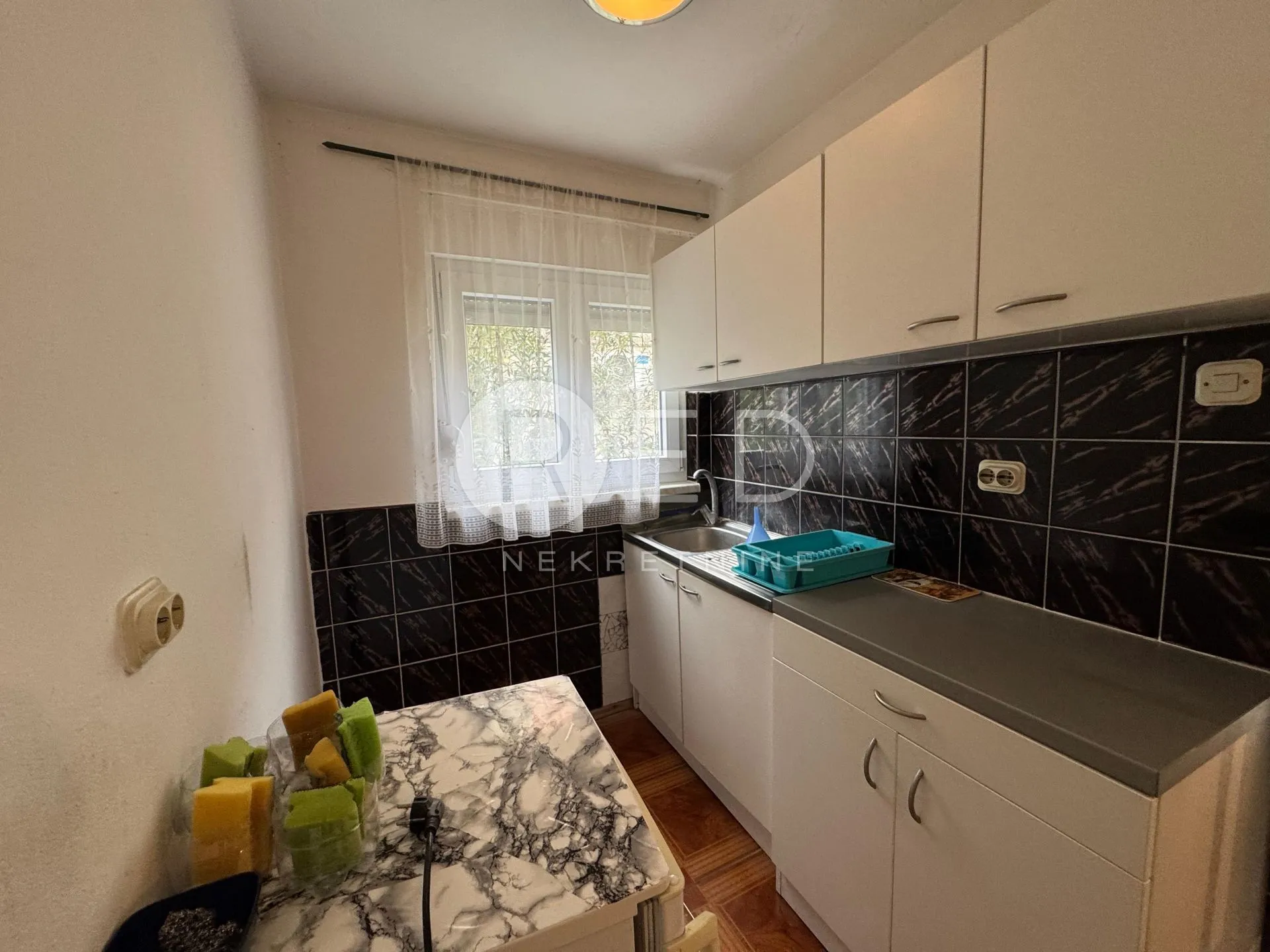 prodaja kuće/vikendice na otoku viru - 4 apartmana - slika 2