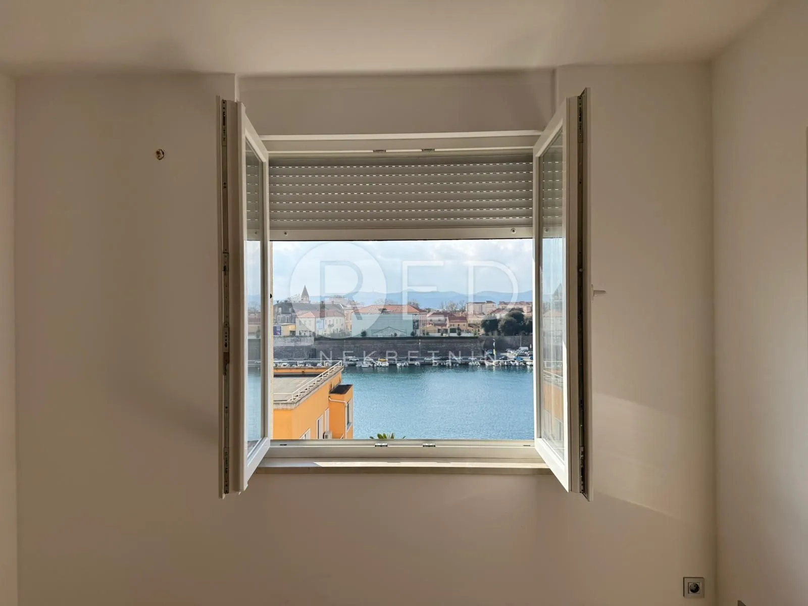 prekrasan dvosoban stan na branimirovoj obali - zadar - slika 2