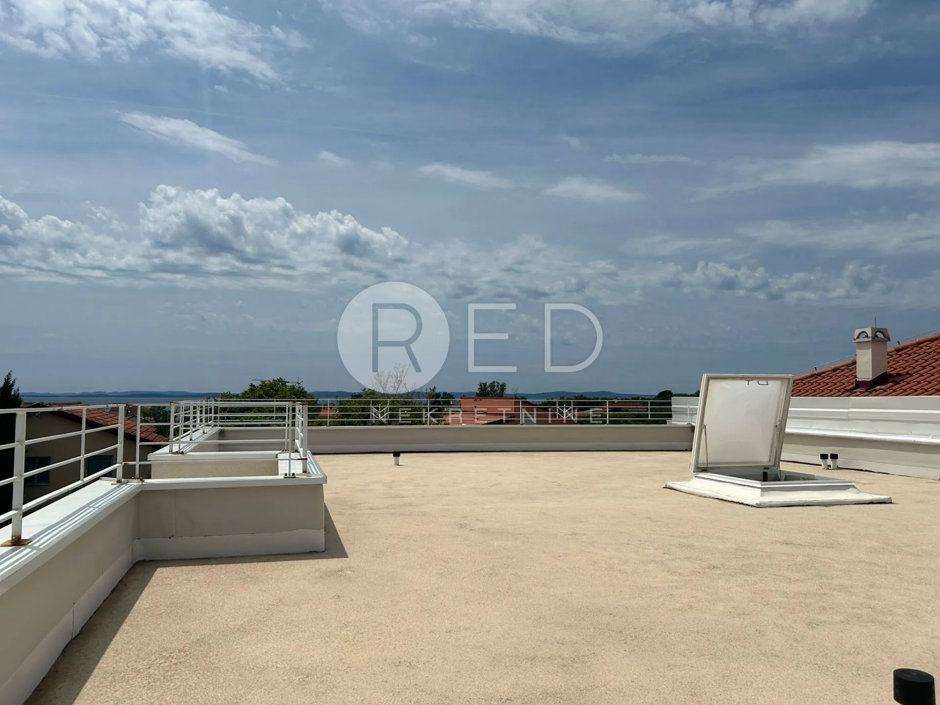 apartman u blizini mora na prodaju na katu - privlaka - slika 9