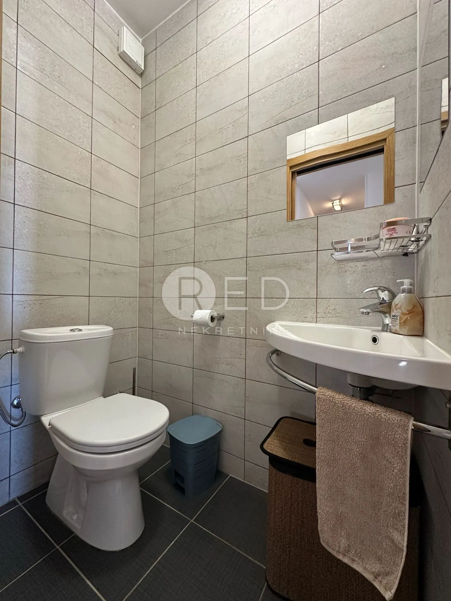 diklovac - moderan trosobni stan 81 m² s pogledom na more - slika 3