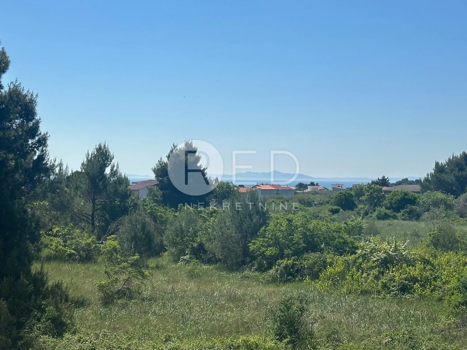 moderan stan u novogradnji na otoku viru - slika 10