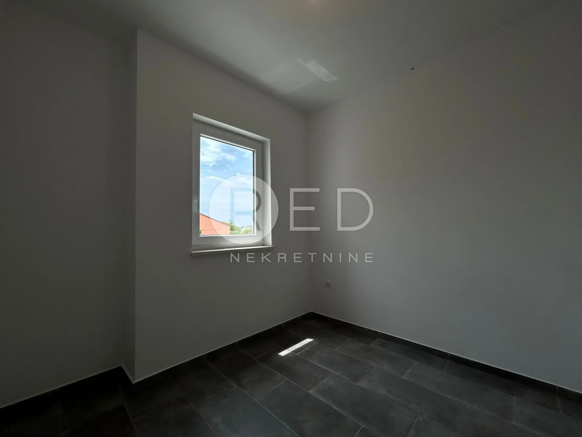 apartman u blizini mora na prodaju na katu - privlaka - slika 7