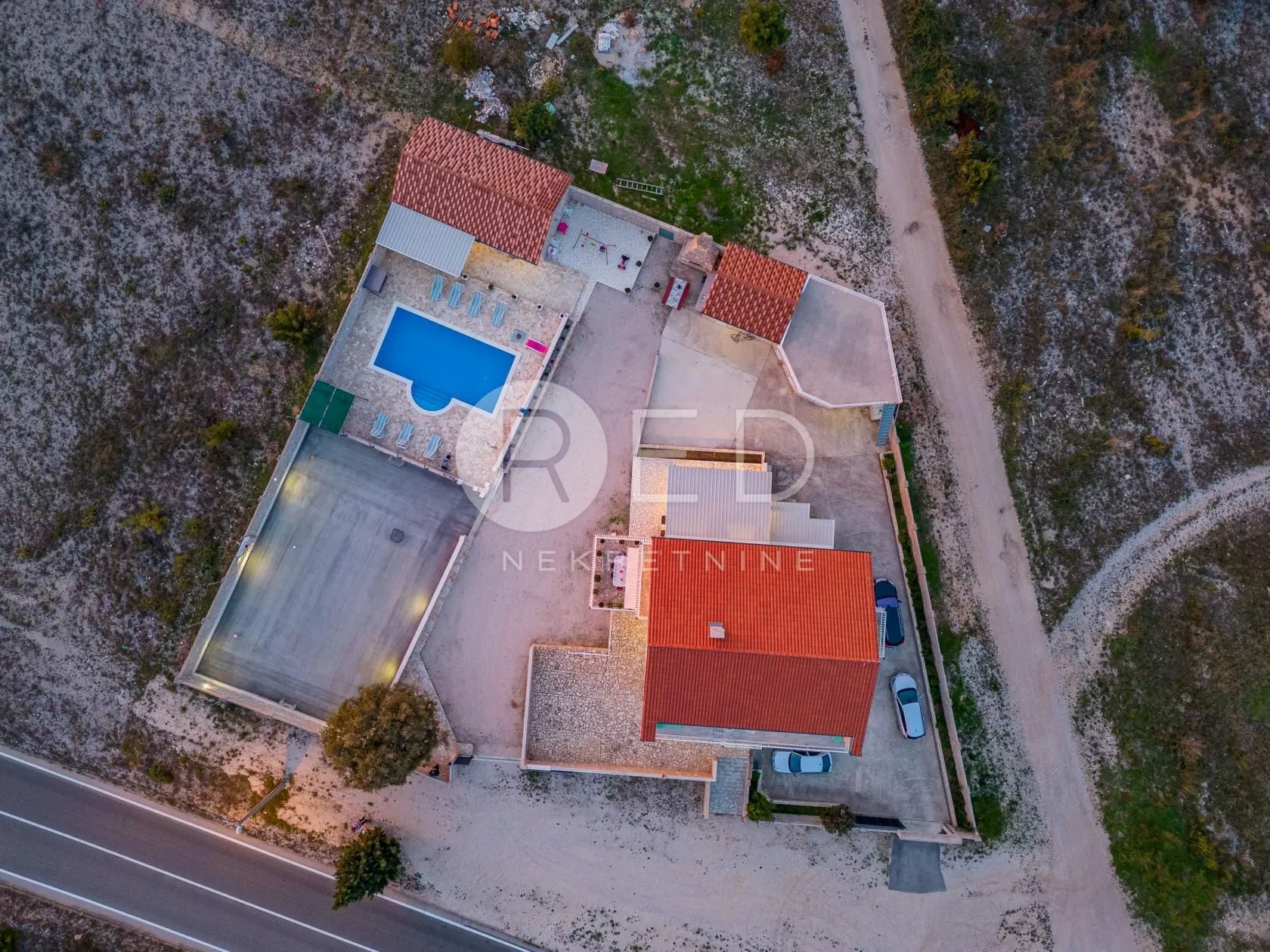 kuća sa odmor s bazenom i svojim igralištem - slika 14