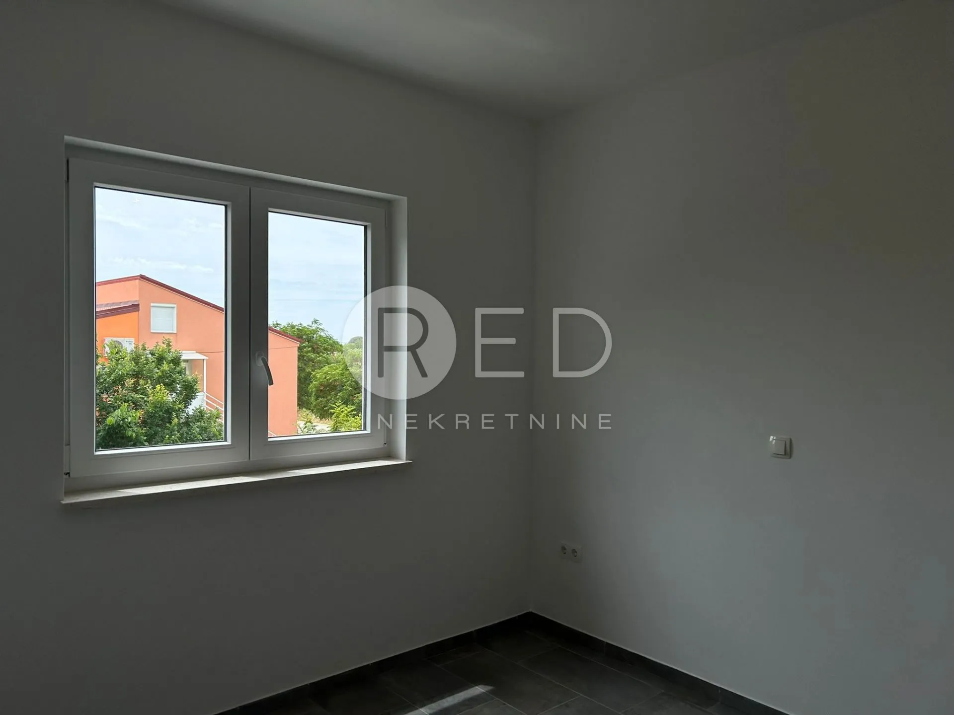apartman u blizini mora na prodaju na katu - privlaka - slika 5