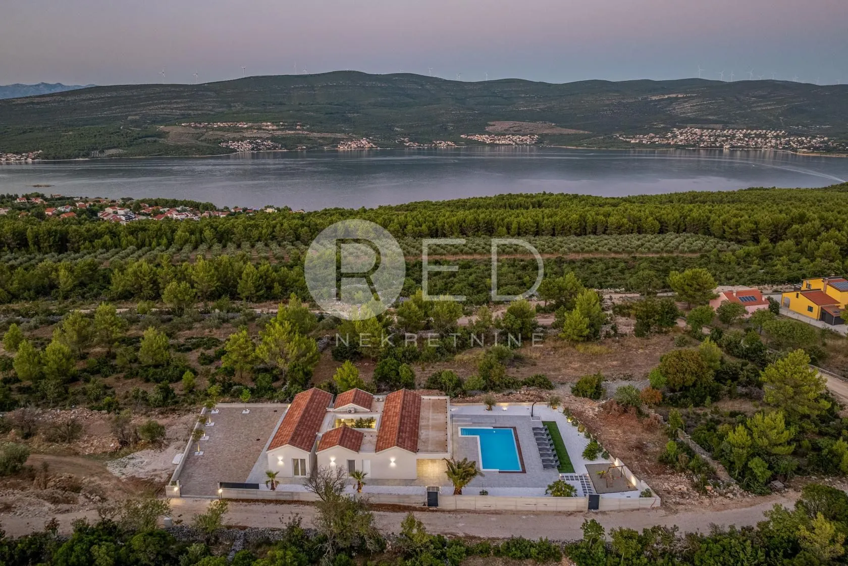 prekrasna vila s bazenom i 4 spavaće sobe - pridraga, zadarska - slika 28