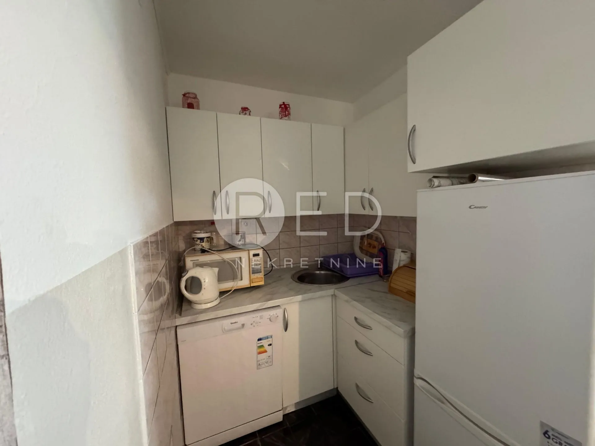 prodaja kuće/vikendice na otoku viru - 4 apartmana - slika 11