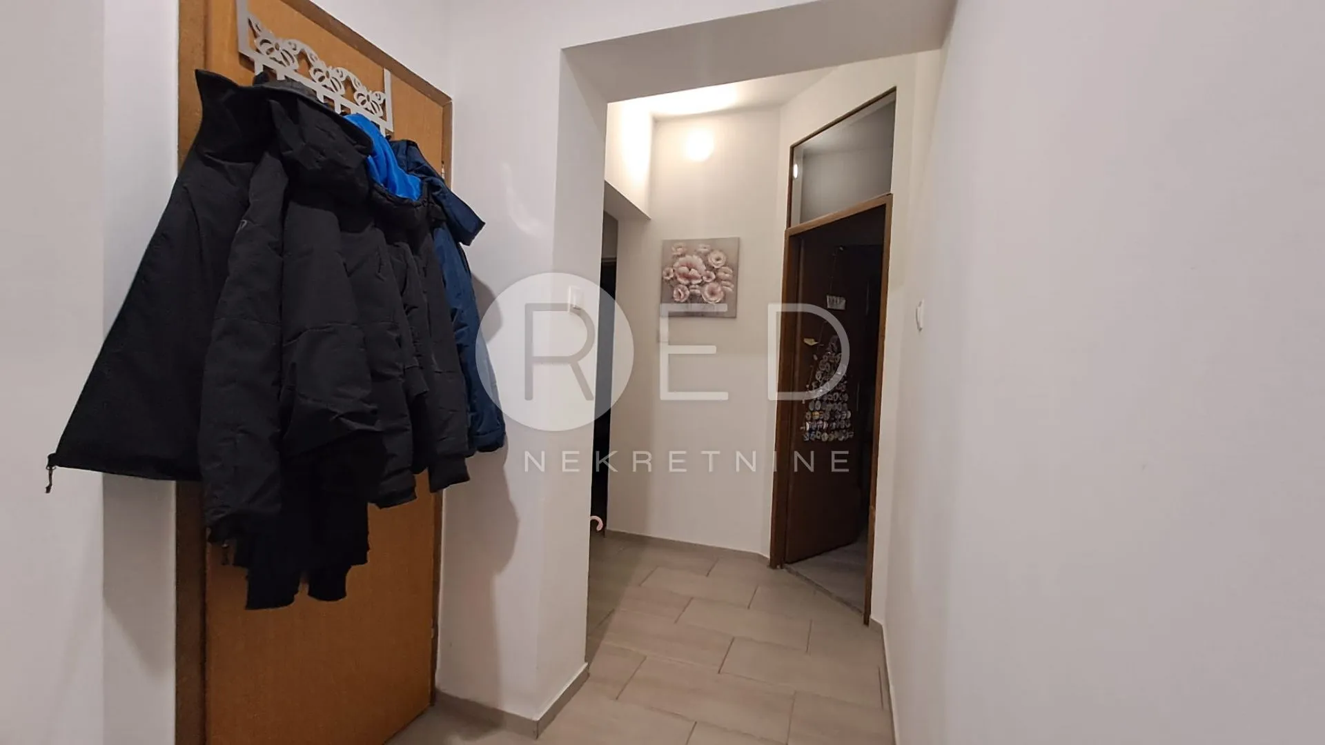 sl.brod stan centar 90m2 3.kat lift - slika 12