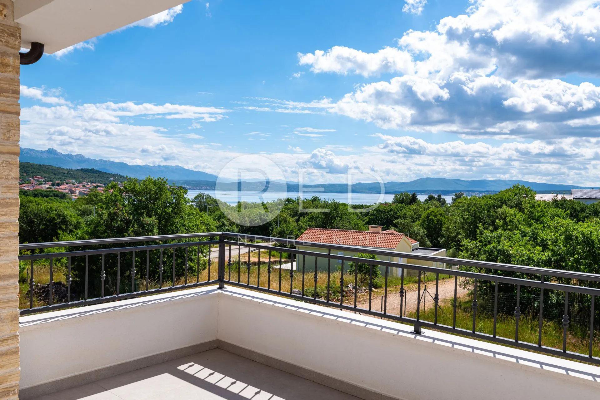 atraktivan stan s2 98.0 m2 u posedarju s pogledom na more i velebit - useljivo odmah! - slika 1