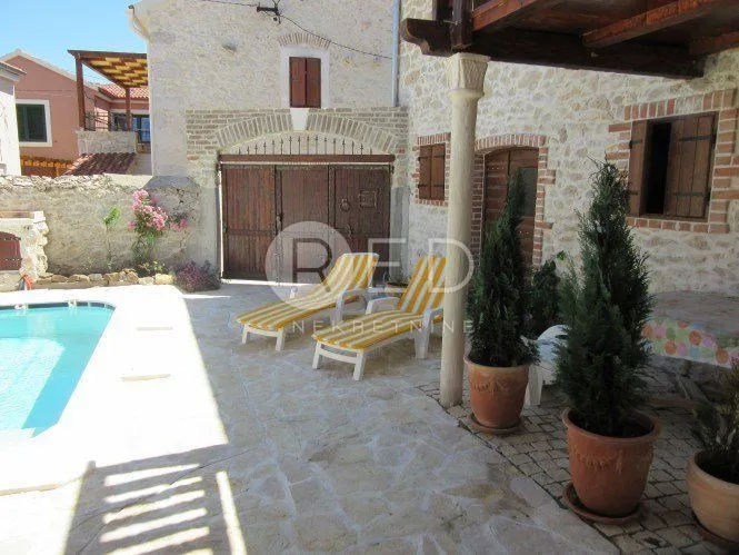 zadar kuća 6 studio apartmana s bazenom - slika 3