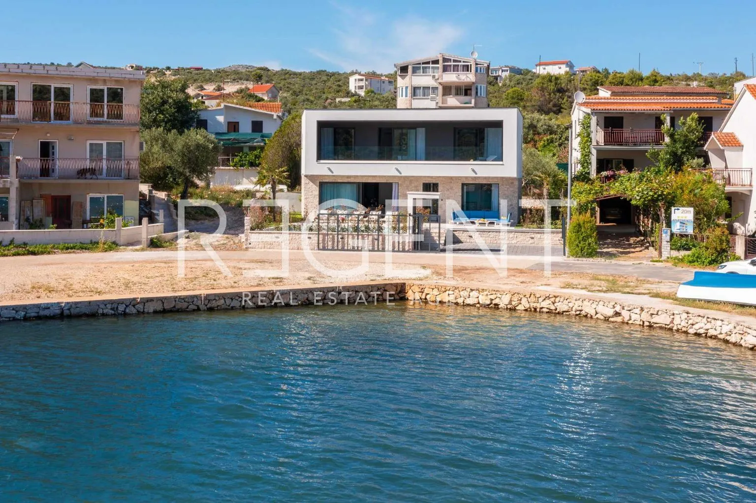 rogoznica – luksuzna vila 200 m2 uz more - slika 49