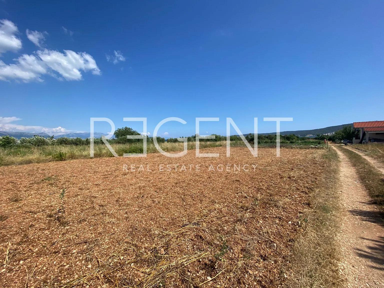 split, kaštel štafilić - građevinsko zemljište prvi red uz more, 5600 m2 - slika 2