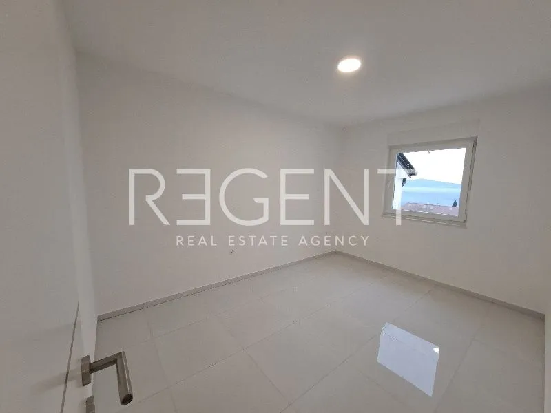 crikvenica - trosoban stan 52 m2 novogradnja - slika 2