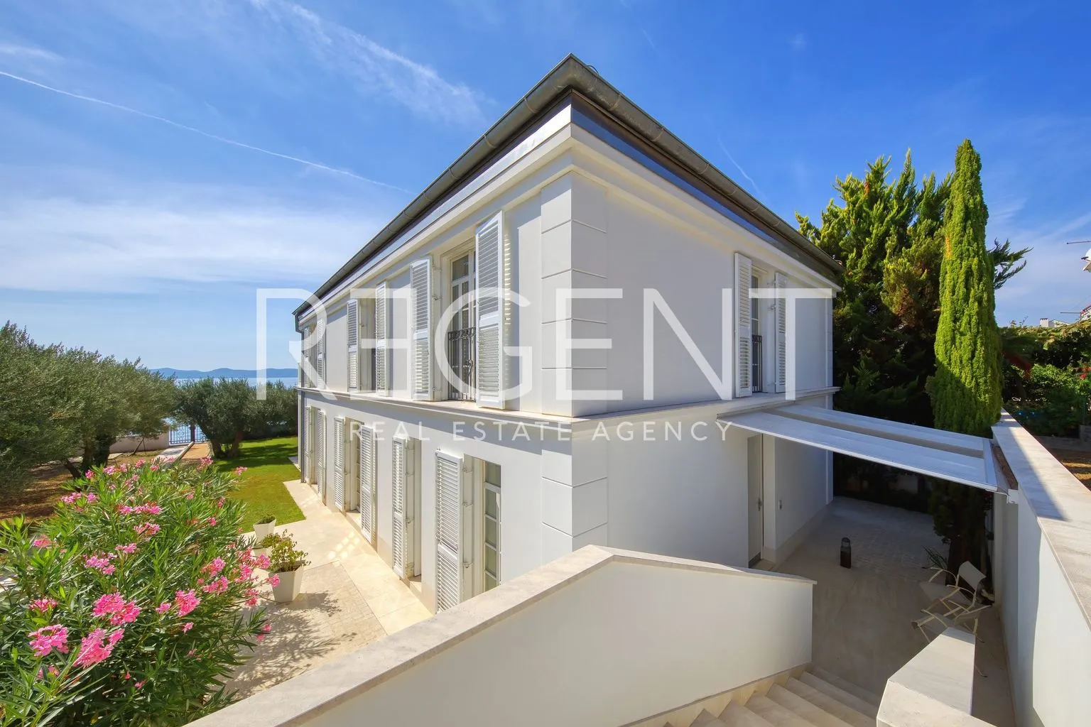 zadar - luksuzna vila prvi red uz more 210 m2 - slika 9