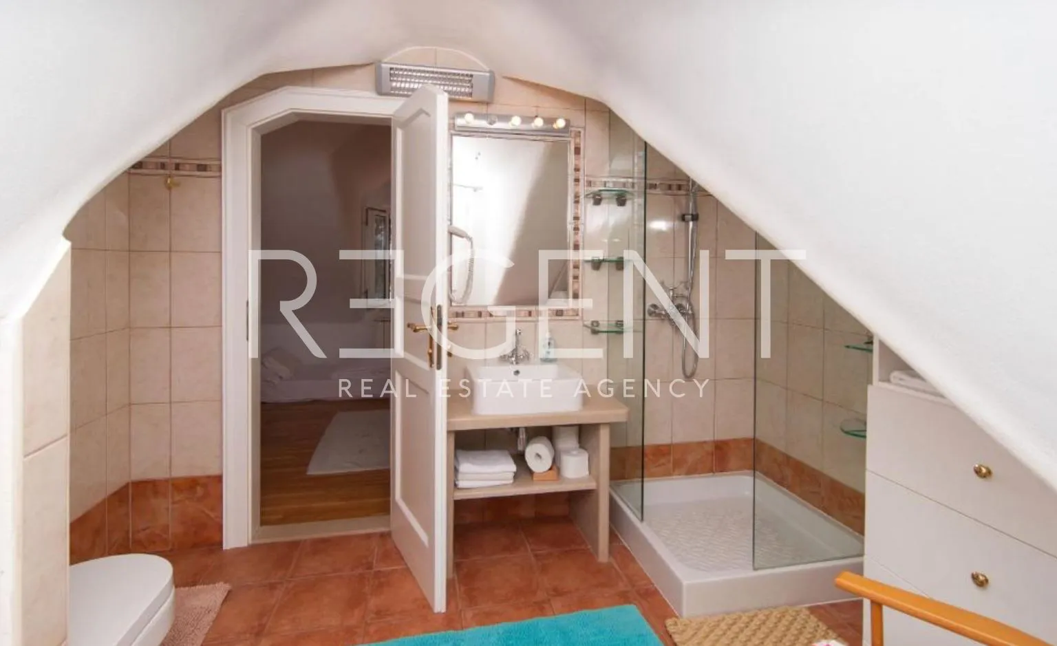 brač, mirca - vila s bazenom prvi red uz more - slika 25