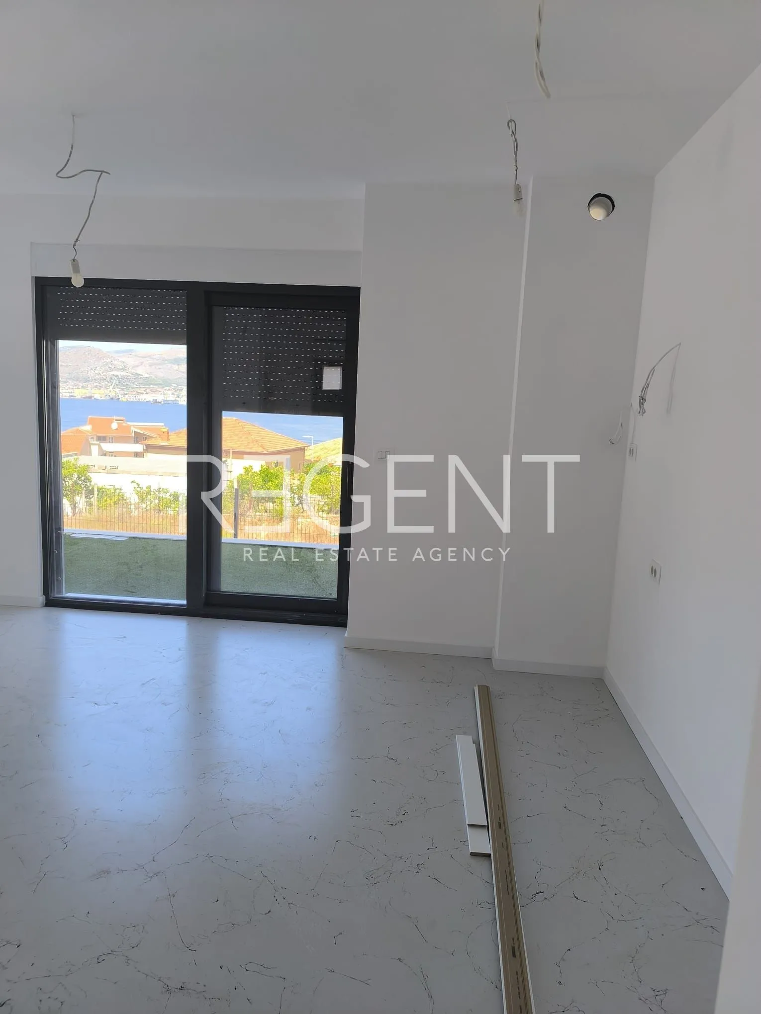 trogir, okrug gornji - dvosoban stan s bazenom 56 m2, novogradnja - slika 4