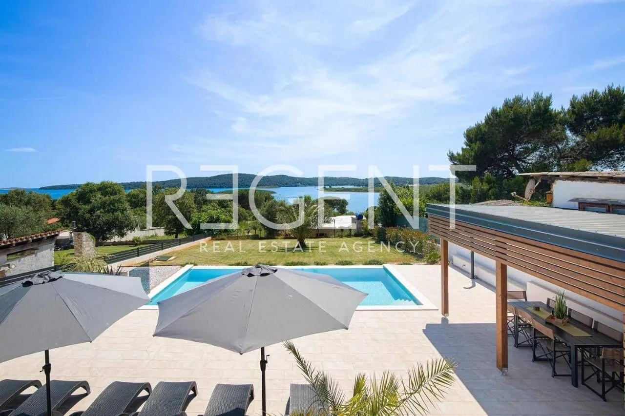 istra, medulin - prekrasna villa s wellnessom nkp 190 m2 nadomak mora - slika 2