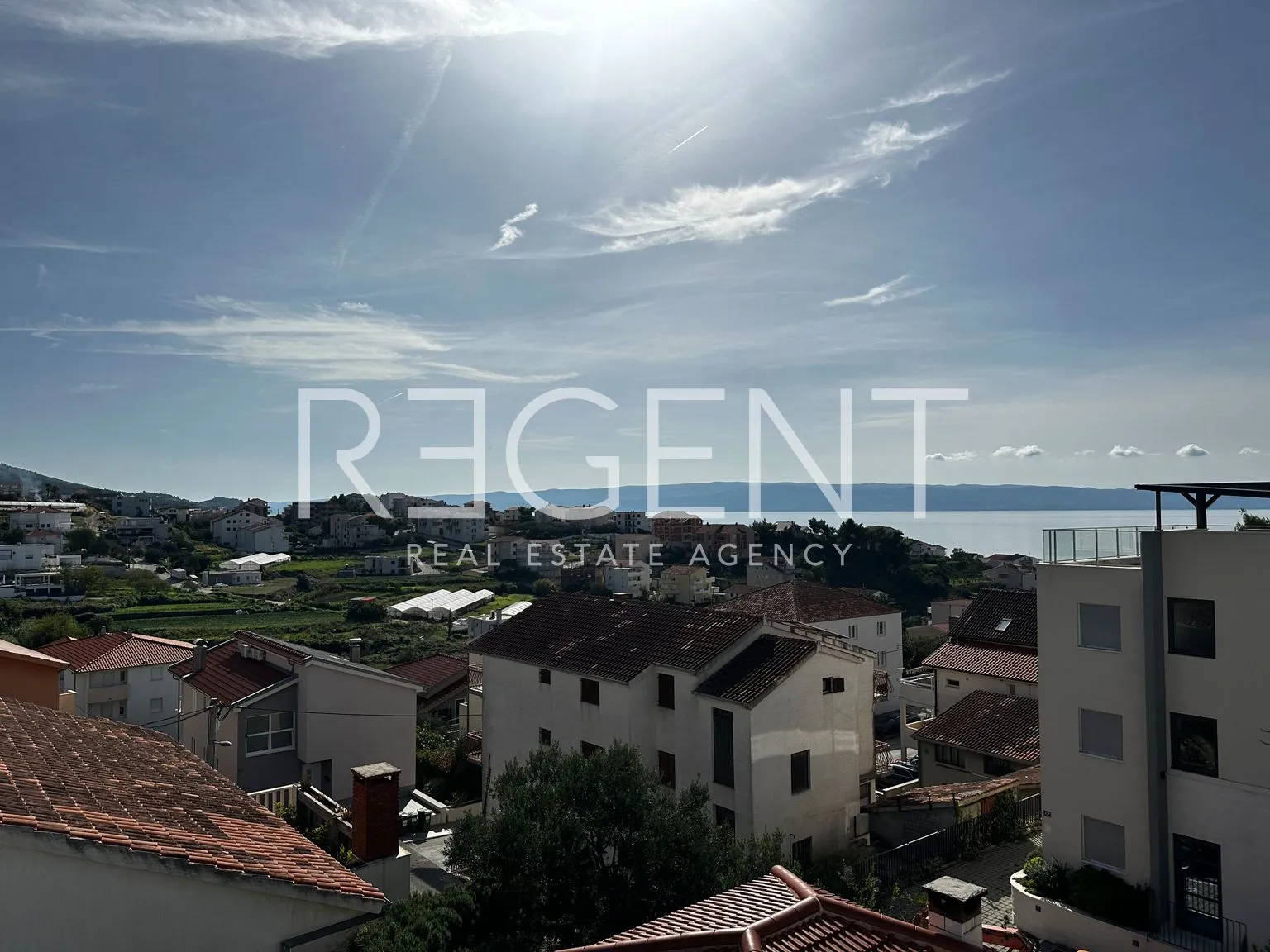 split, podstrana - kuća sa tri stambene jedinice i pogledom na more 340m2 - slika 17