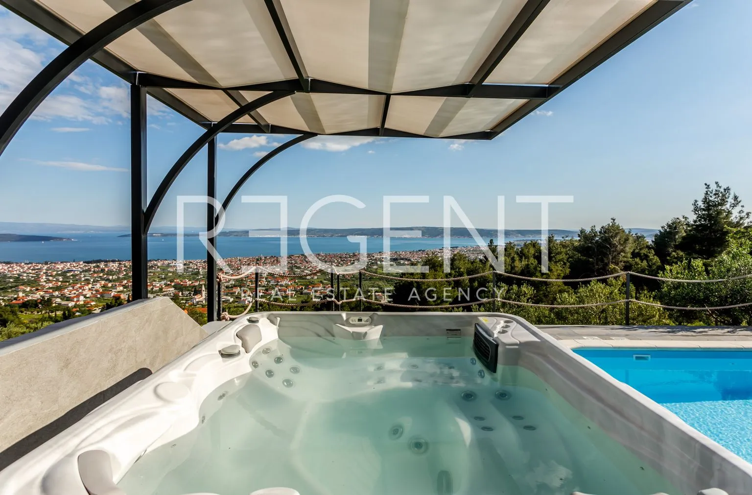 vila 232 m², kaštel stari — 4ss, grijani bazen, pogled na more - slika 31