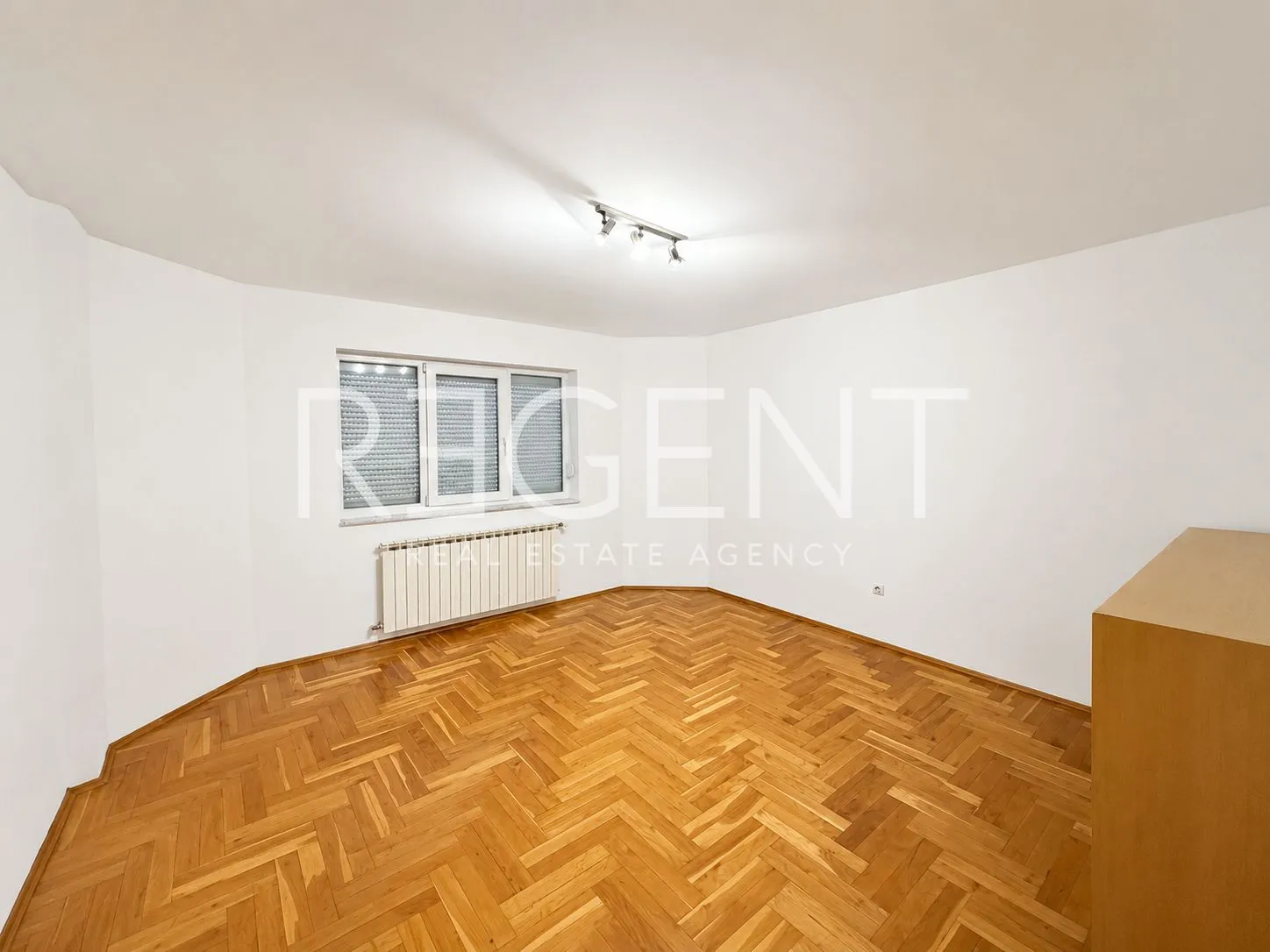 kuća 275 m² za najam, jazbina — vrt, 2 garaže - slika 9