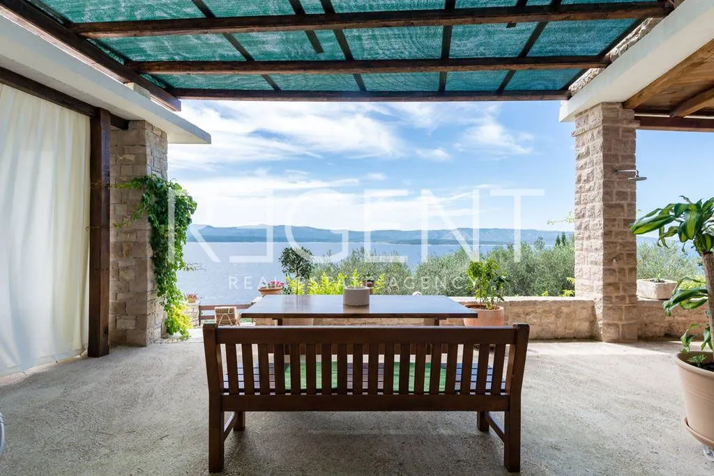 brač, bol - kamena kuća sa četiri apartmana - slika 2