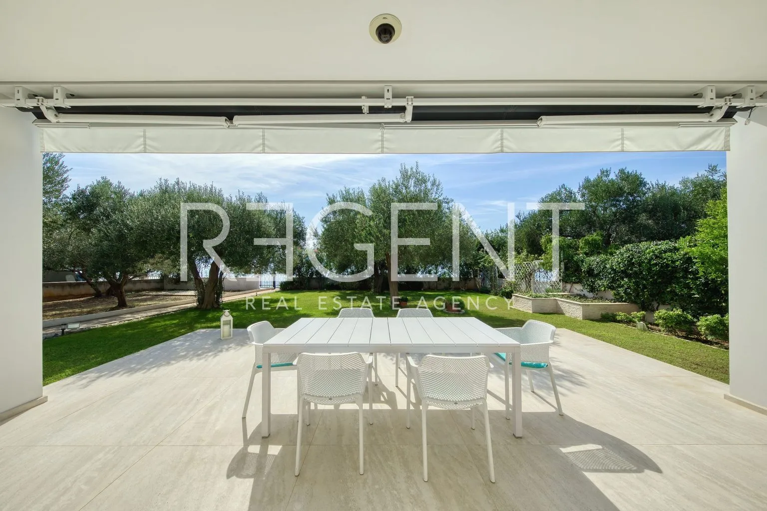 zadar - luksuzna vila prvi red uz more 210 m2 - slika 17