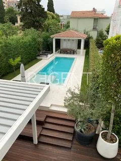 rovinj – luksuzna vila s bazenom i pogledom na more - slika 21