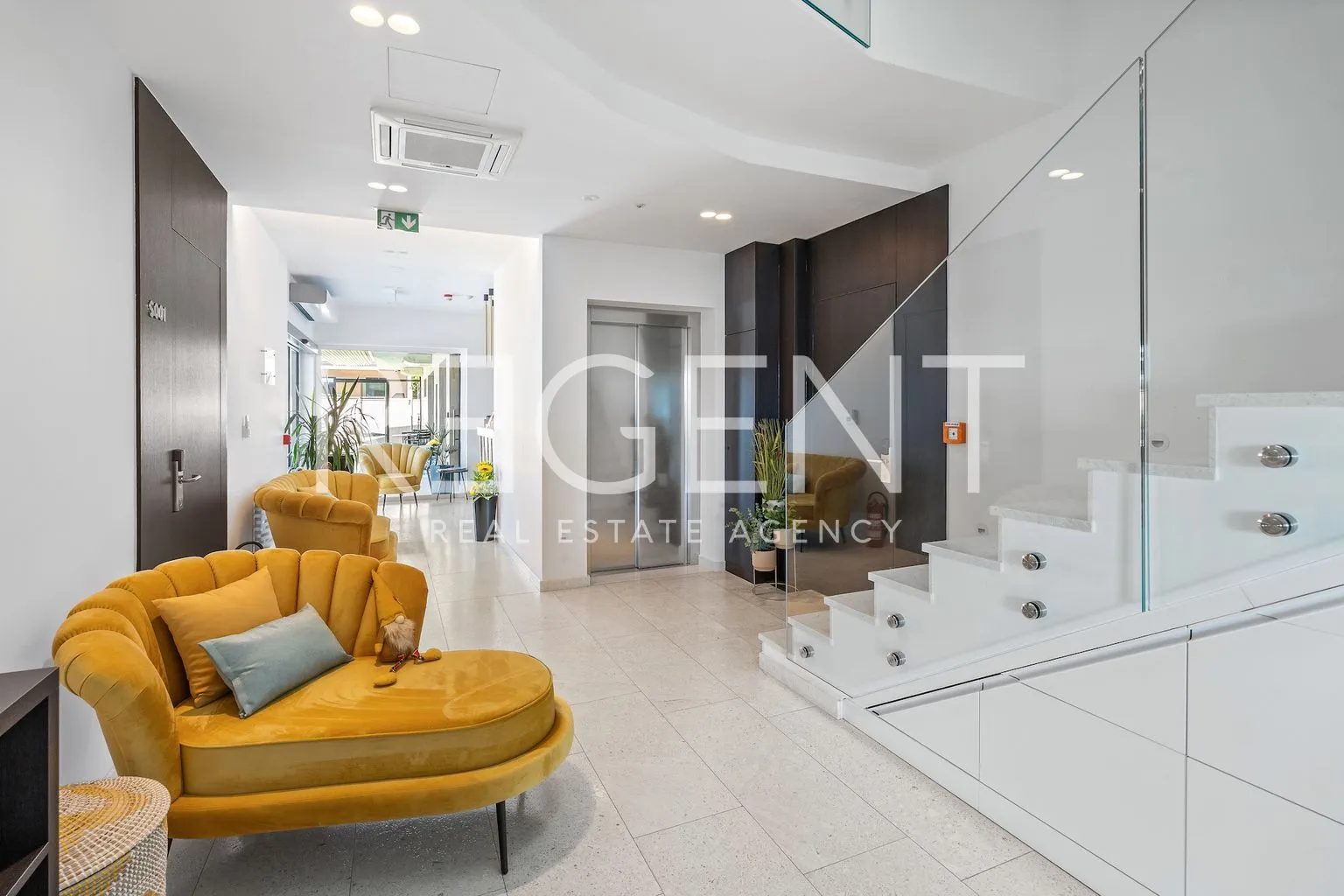 zadar, turanj – luksuzna vila s apartmanima, prvi red do mora - slika 4